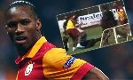 KHÓ HIỂU: Drogba bất ngờ bị CĐV quá khích của đội nhà tấn công trên sân tập!